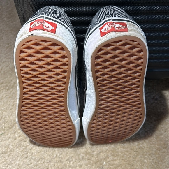 Vans - Picture 3 of 5